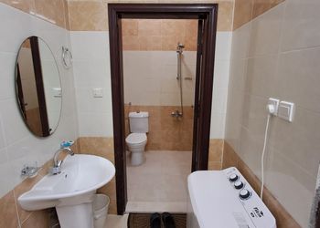 استديو بسرير ماستر وجلسه جانبيه