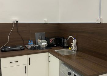 استديو بسرير ماستر وجلسه جانبيه