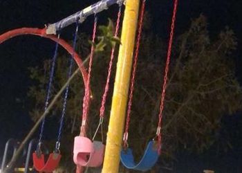 شاليه بمسطح اخضر وجلسة خارجية 