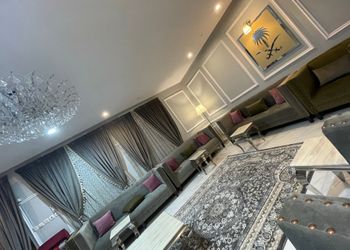 استراحة بمجالس واسعة ومسطح اخضر
