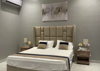 شاليه عائلي انيق بجلسة خارجية