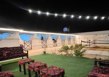 شاليه ومربط خيول