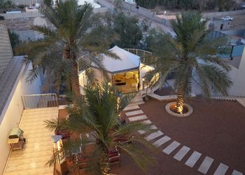 شاليه بمسبح وجلسة خارجية 