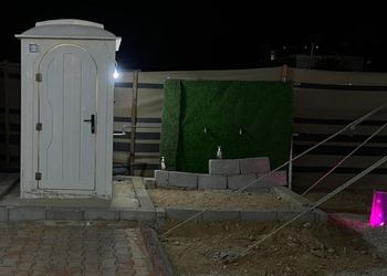 مخيم ببروجكتر وجلسة خارجية