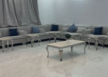 استراحة بمجالس واسعة وفناء خارجي