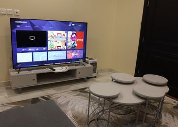 شقة بغرفتين نوم ومجلس