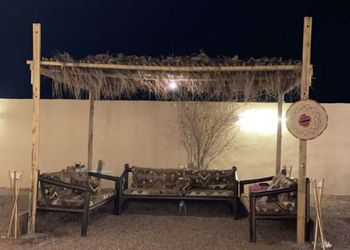 مخيم ببيت شعر و طراز نجدي