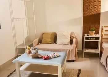 استديو بسرير ماستر وجلسة جانبية