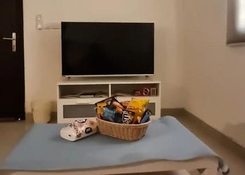 استديو بسرير ماستر وجلسة جانبية