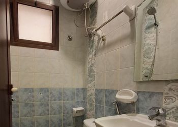 استديو بسرير ماستر وجلسه جانبيه