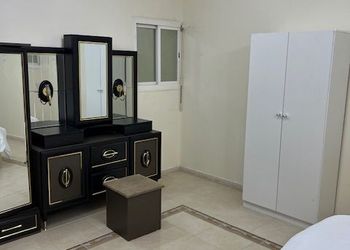 شقة بثلاث غرف نوم ودخول ذاتي 