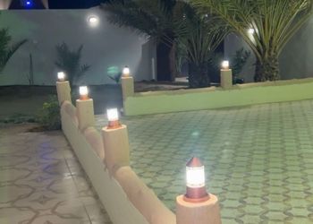 استراحة بمجالس واسعة وفناء خارجي