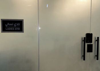 استديو بسرير ماستر وجلسة جانبية 