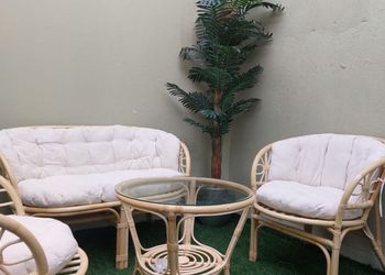 استديو بجلسة خارجية ودخول ذاتي 