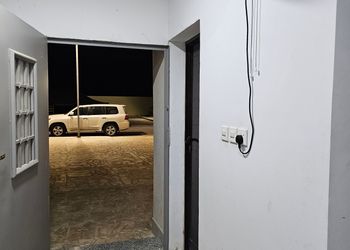 استراحة بمجالس واسعة وفناء خارجي