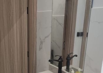 استديو بأثاث مريح وبسيط