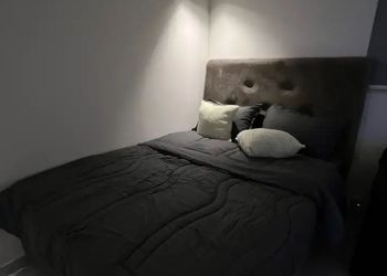 استديو بسرير ماستر وجلسه جانبيه
