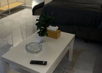 استديو بسرير ماستر وجلسه جانبيه