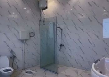 شاليه بجلسة خارجية ومسبح