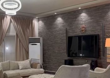 فيلا بخمس غرف نوم وصاله انيقة 