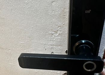 استديو بسرير ماستر وجلسة جانبية 