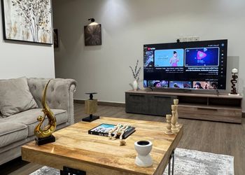 شقة بصالة مريحه وغرفتين نوم