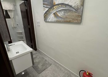 استديو بسرير ماستر وجلسه جانبيه