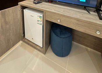 استديو بسرير ماستر وأثاث مريح 