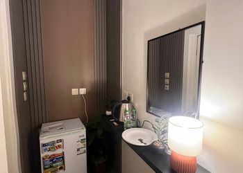 استديو بسرير ماستر وجلسة جانبية 