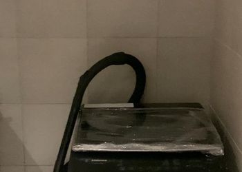 شقة بصالة مريحة وغرفتين نوم 