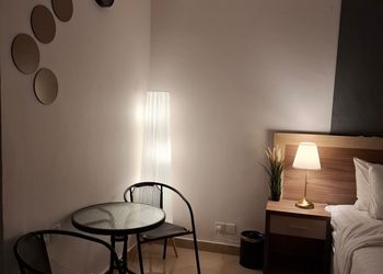 استديو بأثاث مريح وفاخر