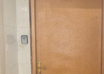 استديو بأثاث مريح وبسيط 