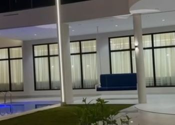 شاليه بجلسة خارجية ومسبح