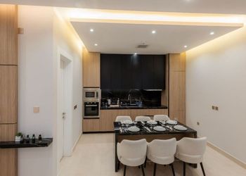 شقة بغرفتين نوم وصالة 