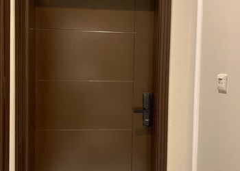 استديو بأثاث مريح وبسيط 