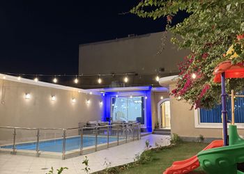 شاليه بمسبح خارجي وألعاب أطفال 