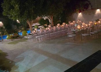 استراحة بمسطح اخضر ومسبح