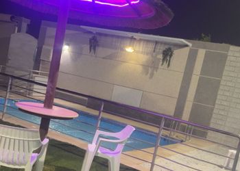 شاليه بصاله مطلة على الجلسة الخارجيه