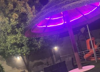 شاليه بصاله مطلة على الجلسة الخارجيه