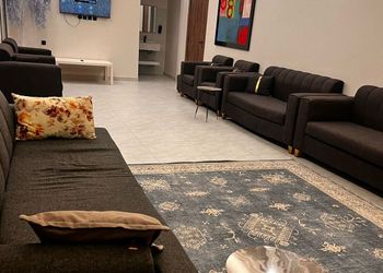 شاليه بمسبح خارجي وجلسة خارجية