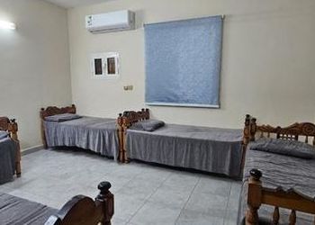 استراحة بمسبح خارجي وجلسة خارجية