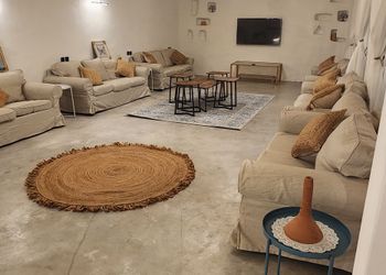 شاليه بغرفة نوم و صاله انيقة