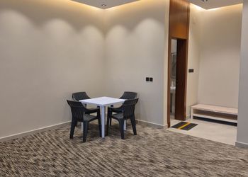 استراحة بمسطح اخضر وجلسه خارجيه
