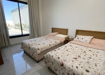 استراحة بمسطح اخضر ومجالس