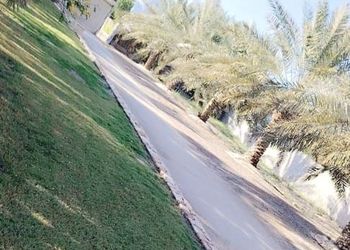 استراحة بمسبح خارجي ومجالس واسعة 