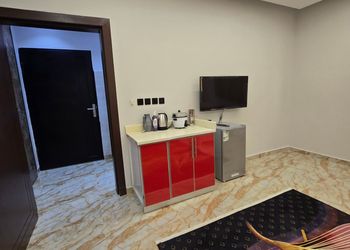 استديو بسريرين مفردة و أثاث مريح