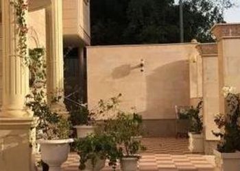 استديو بسرير ماستر وجلسة 