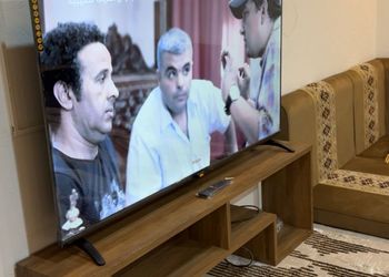 شقة بصالة ومجلس وغرفتين نوم 