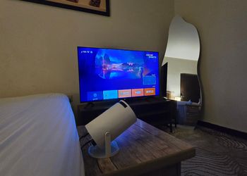 استديو بأثاث مريح وبسيط