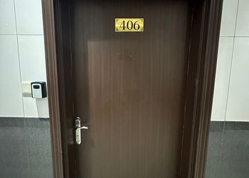 استديو بسرير ماستر وجلسة جانبية